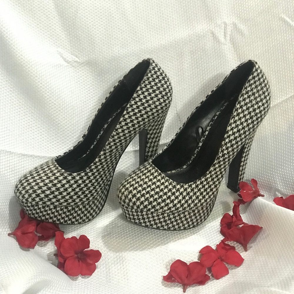 Women’s size 8 black and white heels.